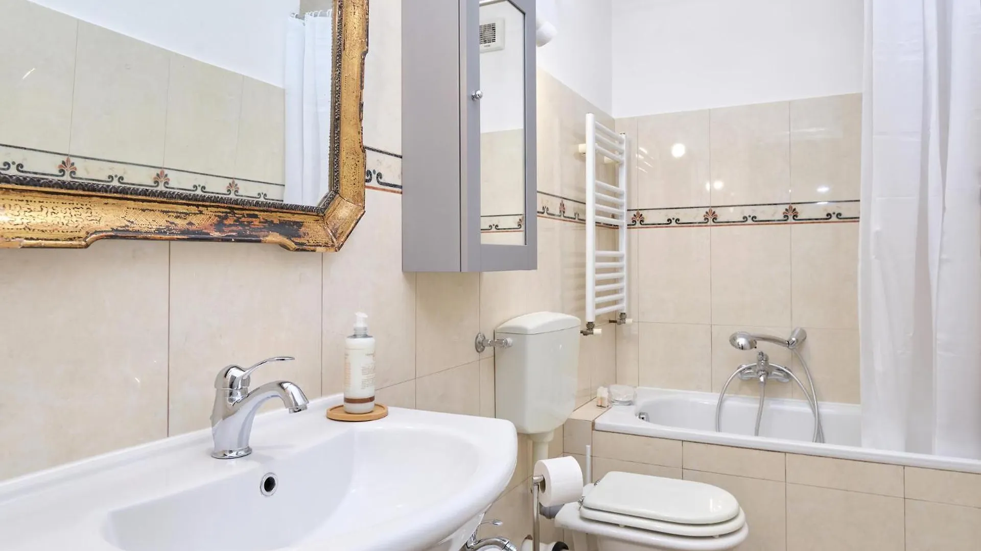 Stunning Apartment In Roma With Wifi Italy